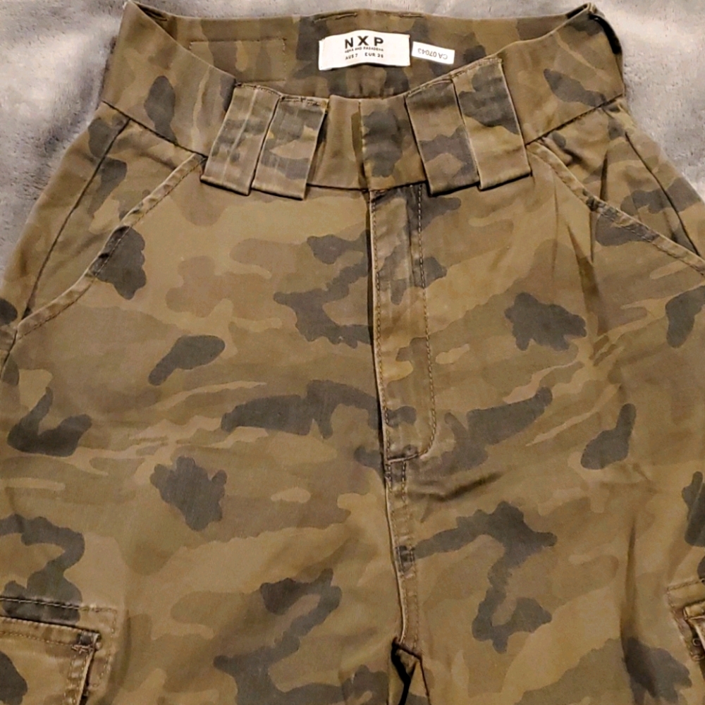 EUC Dark Eagle Camo Army Pants